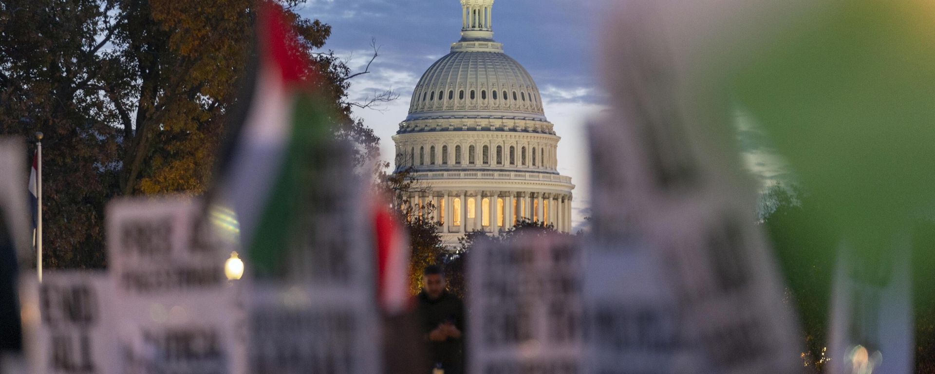 The U.S. Capitol's seen as protesters rally at a pro-Palestinian demonstration asking for a cease fire in Gaza, in Washington, Friday, Nov. 17, 2023. The U.S. Capitol's seen as protesters rally at a pro-Palestinian demonstration asking for a cease fire in Gaza, in Washington, Friday, Nov. 17, 2023. - Sputnik International, 1920, 29.11.2023