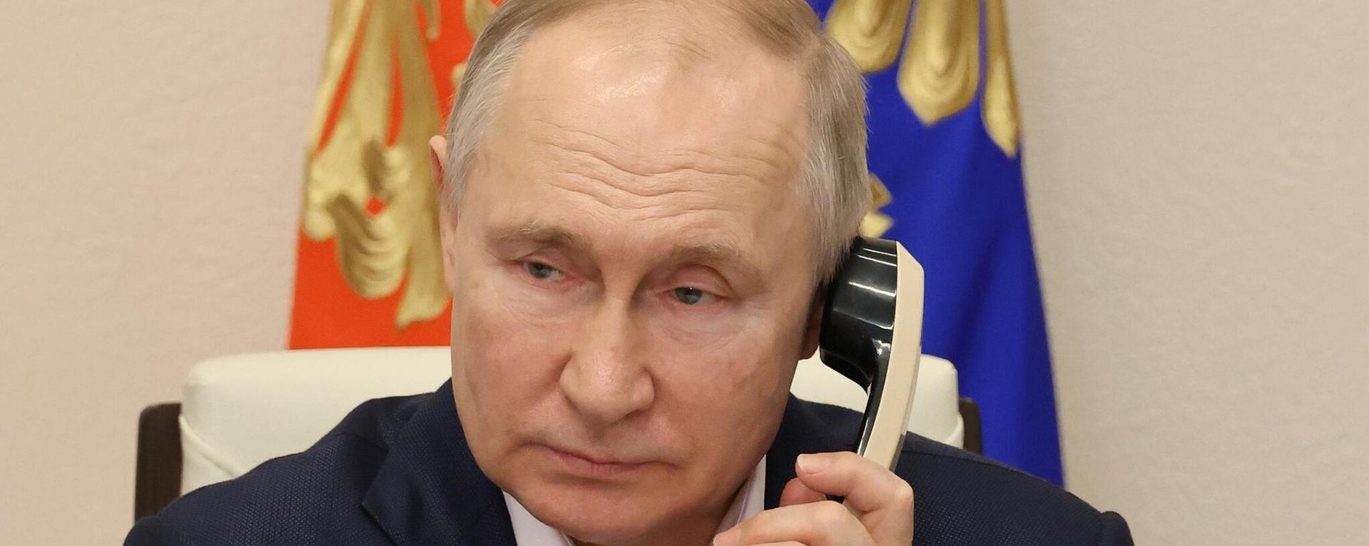 Russia's President Vladimir Putin speaks on the phone. - Sputnik International, 1920, 04.07.2025