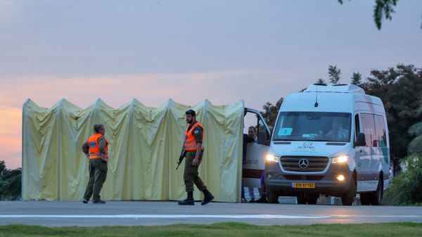 Members of Israel's security forces stand next to an ambulance as medical staff prepare for the arrival of Israeli hostages to be released by Hamas from the Gaza Strip outside Ramat Gan's Sheba medical centre in the Tel Aviv district on November 25, 2023 - Sputnik International