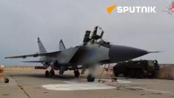 Crews of Russian MiG-31 aircraft of the Russian Aerospace Forces perform air patrol missions in the Kherson direction - Sputnik International