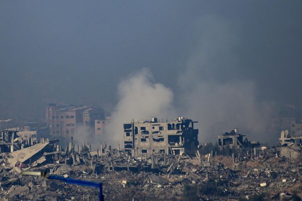 View from southern Israel near the border with the Gaza Strip shows smoke rising from buildings still smoldering after being hit by Israeli strikes, December 1, 2023. - Sputnik International