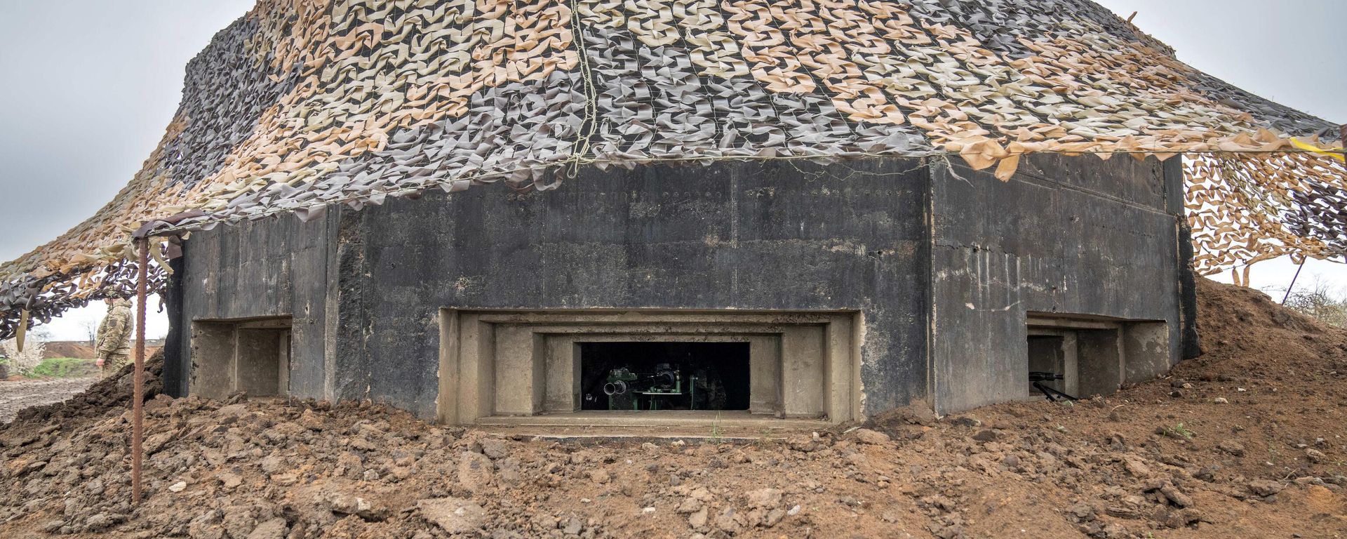 This photograph taken on April 10, 2023, shows a half buried bunker at a Ukrainian National Guard position near Odessa. - Sputnik International, 1920, 01.12.2023