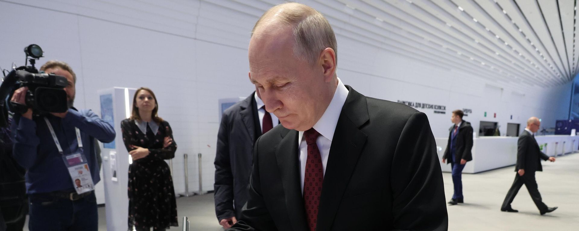 Russian President Vladimir Putin visits Russia international expo in Moscow. December 4, 2023 Russian President Vladimir Putin visits Russia international expo in Moscow. December 4, 2023 - Sputnik International, 1920, 04.12.2023