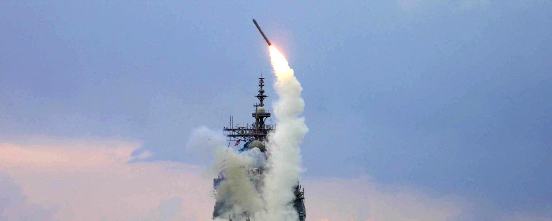 This US Navy handout photo released 23 March 2003 shows a US Navy Tomahawk Land Attack Missile (TLAM) being launched from the guided missile cruiser USS Cape St. George, 23 March 2003, in the Mediterranean Sea. This US Navy handout photo released 23 March 2003 shows a US Navy Tomahawk Land Attack Missile (TLAM) being launched from the guided missile cruiser USS Cape St. George, 23 March 2003, in the Mediterranean Sea. - Sputnik International, 1920, 05.12.2023