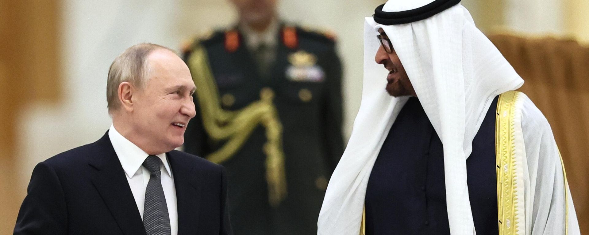 Russian President Vladimir Putin and President of the United Arab Emirates Sheikh Mohamed bin Zayed Al Nahyan arrive for a welcoming ceremony before a meeting at Qasr Al Watan Palace in Abu Dhabi, United Arab Emirates. Russian President Vladimir Putin and President of the United Arab Emirates Sheikh Mohamed bin Zayed Al Nahyan arrive for a welcoming ceremony before a meeting at Qasr Al Watan Palace in Abu Dhabi, United Arab Emirates. - Sputnik International, 1920, 06.12.2023