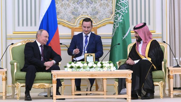 Russian President Vladimir Putin and Crown Prince Mohammed bin Salman Al Saud, Chairman of the Council of Ministers of Saudi Arabia  - Sputnik International