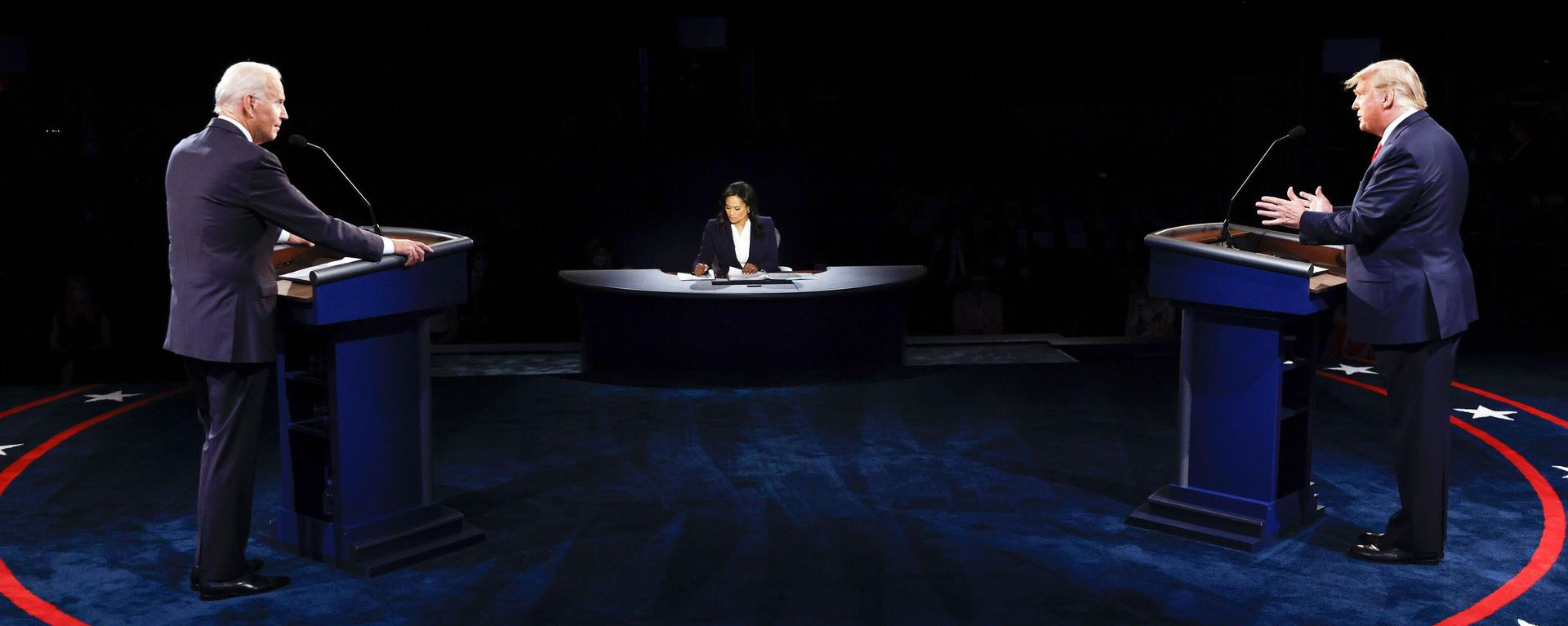 President Donald Trump and Democratic presidential candidate former Vice President Joe Biden participate in the final presidential debate at Belmont University, Thursday, Oct. 22, 2020, in Nashville, Tenn. - Sputnik International, 1920, 15.05.2024