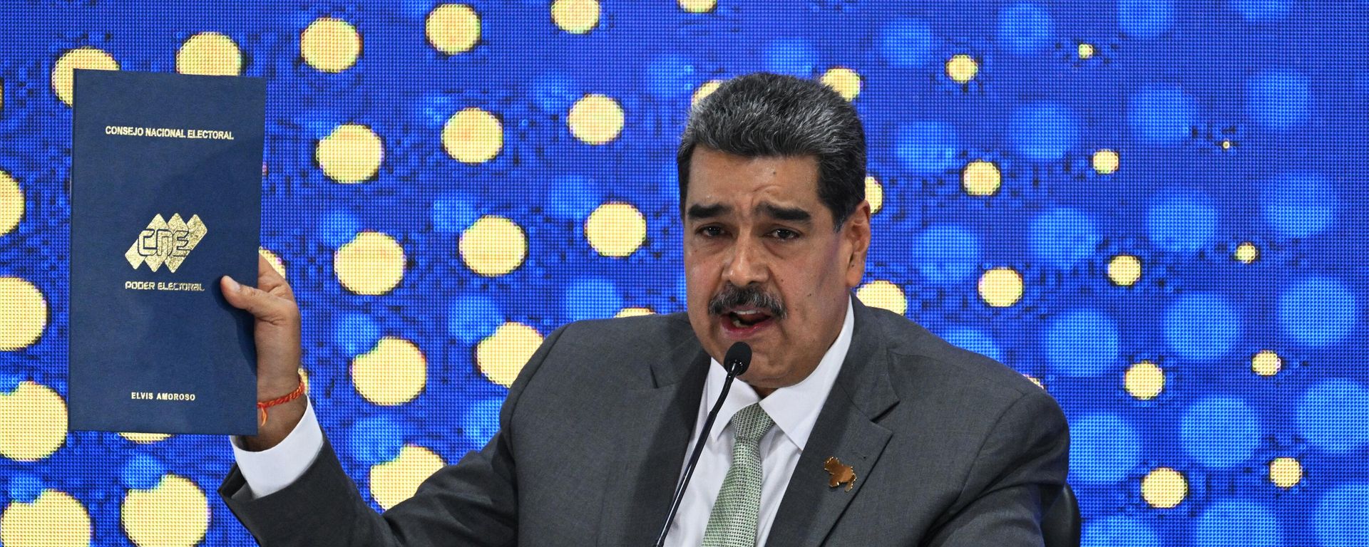 Venezuelan President Nicolas Maduro speaks during a press conference a day after the consultative referendum on Venezuelan sovereignty over the Essequibo region controlled by neighbouring Guyana, at the CNE headquarters in Caracas on December 4, 2023. Venezuelan President Nicolas Maduro speaks during a press conference a day after the consultative referendum on Venezuelan sovereignty over the Essequibo region controlled by neighbouring Guyana, at the CNE headquarters in Caracas on December 4, 2023. - Sputnik International, 1920, 09.12.2023