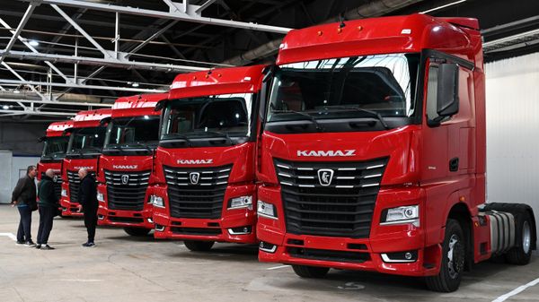 Opening of the first KAMAZ service center in new Russian regions, Lugansk - Sputnik International