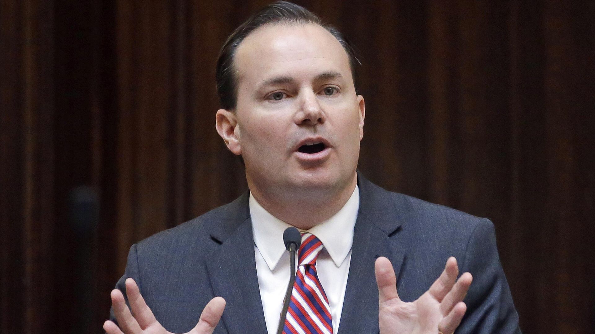Utah Sen. Mike Lee speaks to the Utah House of Representatives at the Utah State Capitol Tuesday, Feb. 21, 2017, in Salt Lake City. Lee says he will look into whether President Donald Trump has violated the U.S. Constitution by being awarded valuable trademark rights to his own name by the Chinese government. - Sputnik International, 1920, 12.12.2023
