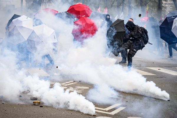 In early 2023, the French government introduced a new pension reform draft bill, raising the retirement age from 62 to 64 with a requirement that the retiree has at least 43 years of labor experience. The controversial law sparked a massive wave of national protests throughout the country, often resulting in brutal clashes with the police. (A protestor during clashes with the French police). - Sputnik International