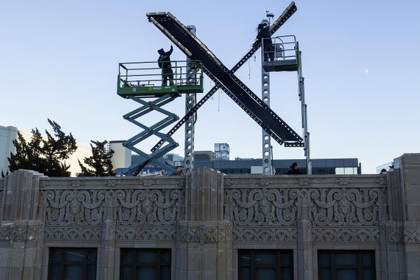 Elon Musk, CEO of SpaceX and X, former Twitter, made a series of controversial decisions when it comes to managing the social media platform that gained a lot of publicity. His takeover as the head of the company started with a massive wave of staff layoffs, dramatic policy alterations and even changing the company’s name. (Workers install lighting on the "X" sign atop the downtown San Francisco building that housed what was formally known as Twitter, now rebranded X by owner Elon Musk, July 28, 2023). - Sputnik International