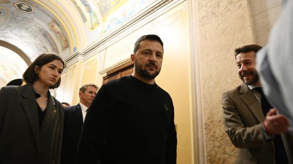 Ukrainian President Volodymyr Zelensky  walks through the US Capitol as he meets with lawmakers on Capitol Hill in Washington, DC, on December 12, 2023. - Sputnik International