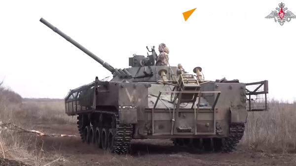 Armored group from the Tula Guards Airborne Troops Formation successfully eliminate Ukrainian infantry sheltered in stronghold dugouts. - Sputnik International