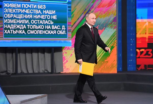Russian President Vladimir Putin before the joint Direct Line with citizens and a large press conference with journalists. - Sputnik International