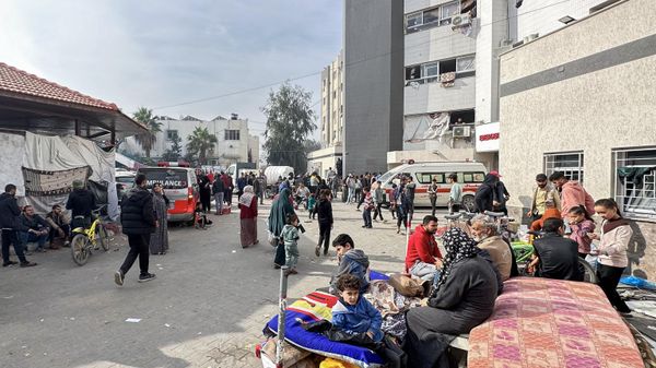 Displaced Palestinians gather in the yard of Gaza's Al-Shifa hospital on December 10, 2023. Displaced Palestinians gather in the yard of Gaza's Al-Shifa hospital on December 10, 2023. - Sputnik International