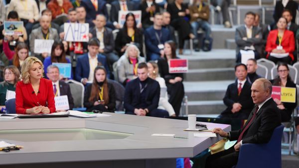 Russian President Vladimir Putin holds Direct Line, an annual question and answer session, as well as his 18th annual end-of-year press conference, at Gostiny Dvor Exhibition Centre in Moscow, Russia. Russian President Vladimir Putin holds Direct Line, an annual question and answer session, as well as his 18th annual end-of-year press conference, at Gostiny Dvor Exhibition Centre in Moscow, Russia. - Sputnik International