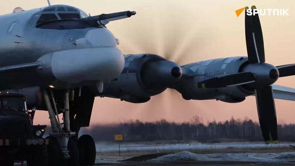 The Russian Ministry of Defense published footage of joint patrols carried out over the Seas of Japan and East China by Russian and Chinese bombers. - Sputnik International