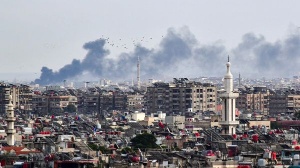 Smoke billows above buildings after an Israeli strike on the outskirts of Damascus on November 22, 2023 - Sputnik International