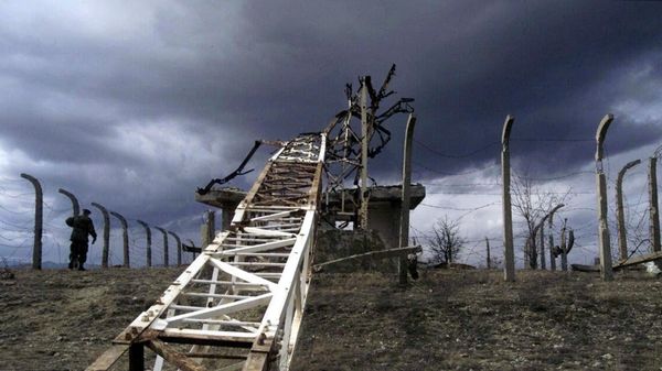 An unidentified Yugoslav Army officer checks for possible radioactive contamination at a ruined television relay station that was damaged during the NATO bombing of Yugoslavia, between Bratoselce and Reljan villages near the southern Serbian town of Presevo Tuesday Jan. 9, 2001.  - Sputnik International