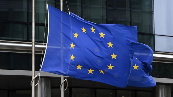 A European flag flies at half-mast during a meeting of EU energy ministers to find solutions to rising energy prices at the EU headquarters in Brussels on Septembre 9, 2022, one day after the death of Britain's Queen Elizabeth II - Sputnik International