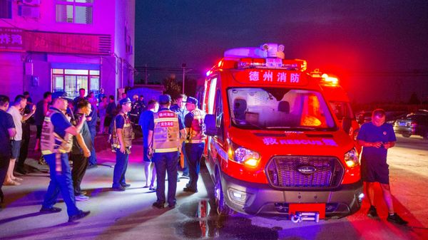 Rescuers gather on a street in Pingyuan county, Dezhou city, in China's eastern Shandong province, early on August 6, 2023, following a 5.4-magnitude earthquake that shook eastern China - Sputnik International