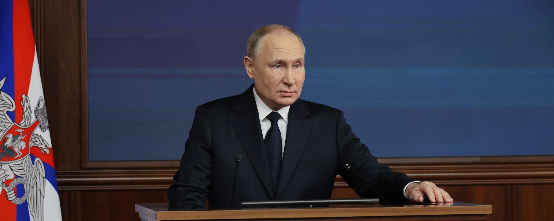 Russian President Vladimir Putin speaks during an expanded meeting of the Defense Ministry Board at the National Defense Control Centre in Moscow, Russia Russian President Vladimir Putin speaks during an expanded meeting of the Defense Ministry Board at the National Defense Control Centre in Moscow, Russia - Sputnik International, 1920, 20.12.2023
