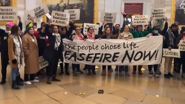 A pro-Palestinian demonstration took place on December 19 at the US Capitol in Washington, DC, where about 60 demonstrators were ultimately put in handcuffs and whisked away by police for not complying with orders to vacate - Sputnik International