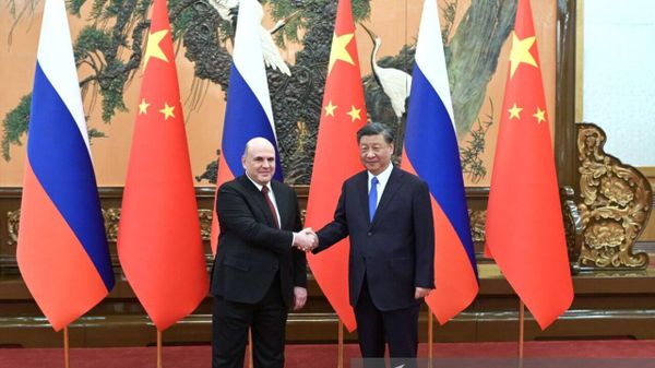 Russian Prime Minister Mikhail Mishustin and Chinese President Xi Jinping, December 20, 2023 - Sputnik International