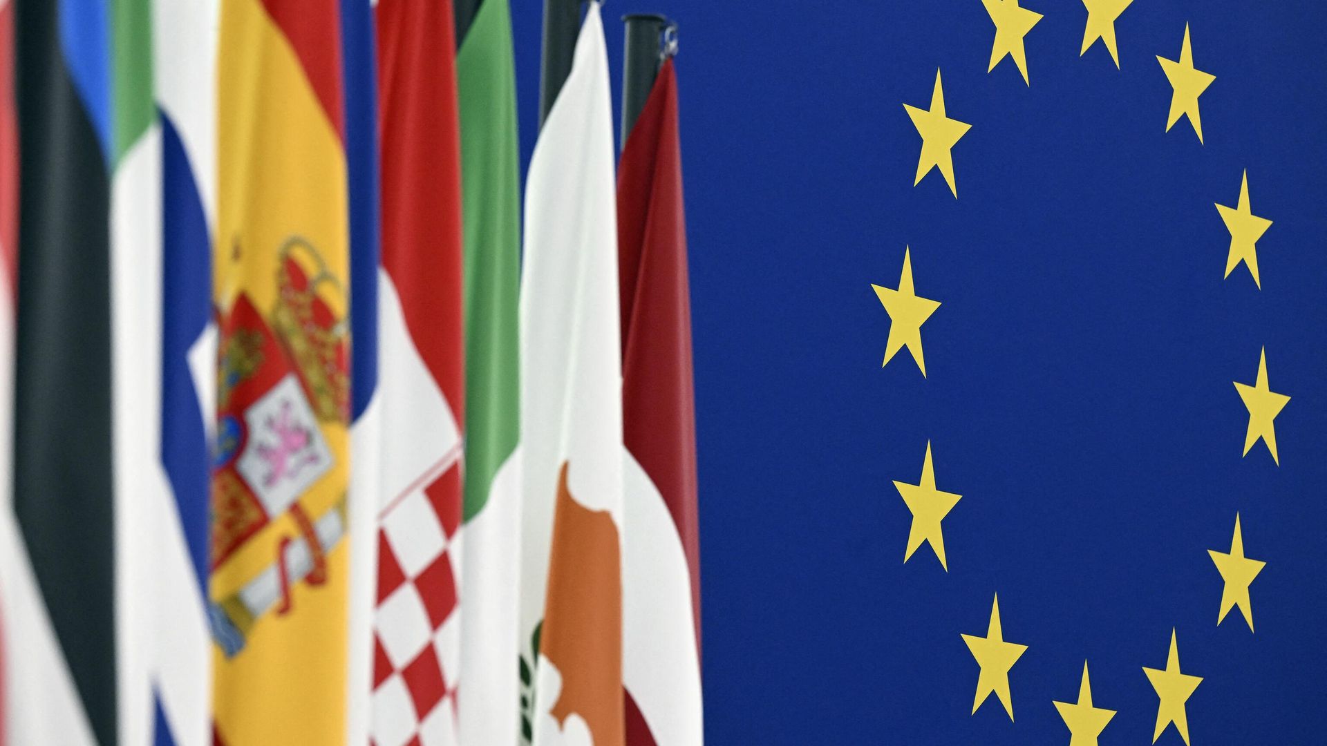 The EU flag (R) and flags of other nations are pictured at the European Parliament in Strasbourg, eastern France, on December 14, 2022. The EU flag (R) and flags of other nations are pictured at the European Parliament in Strasbourg, eastern France, on December 14, 2022. - Sputnik International, 1920, 21.12.2023