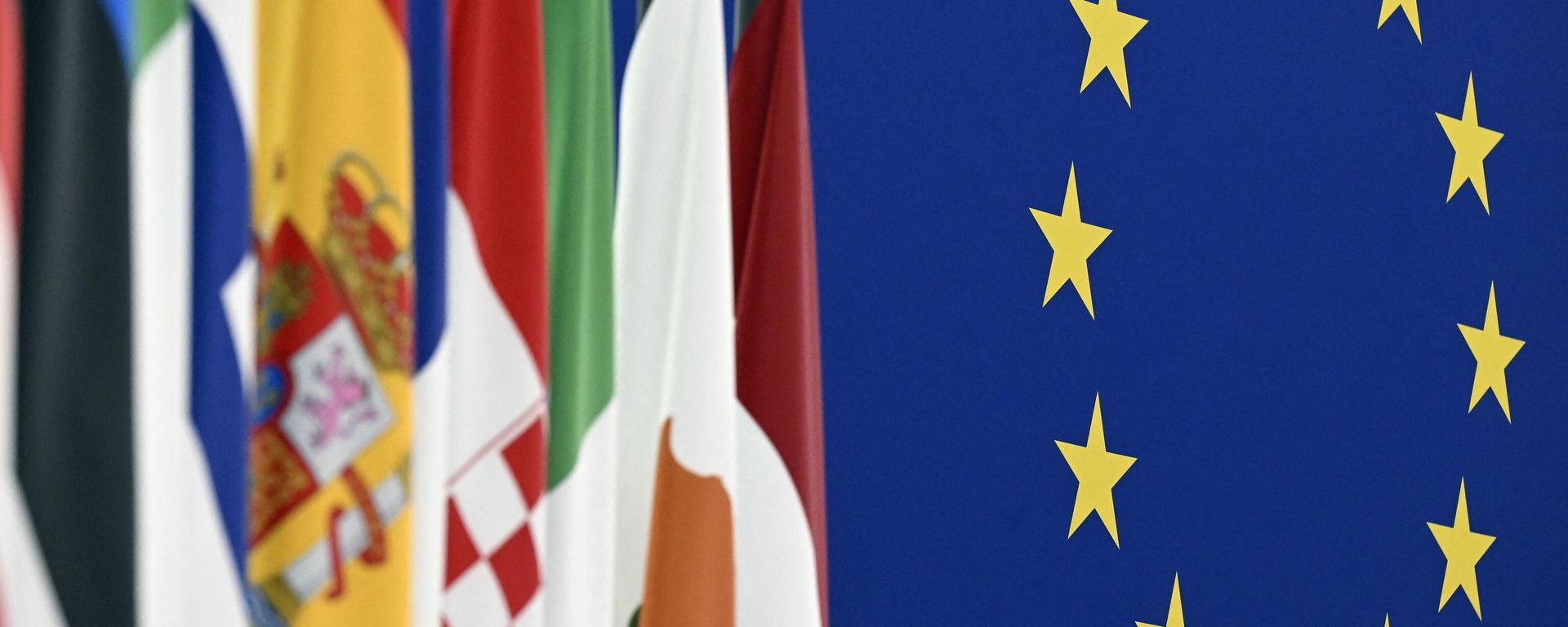 The EU flag (R) and flags of other nations are pictured at the European Parliament in Strasbourg, eastern France, on December 14, 2022.  - Sputnik International, 1920, 21.12.2023