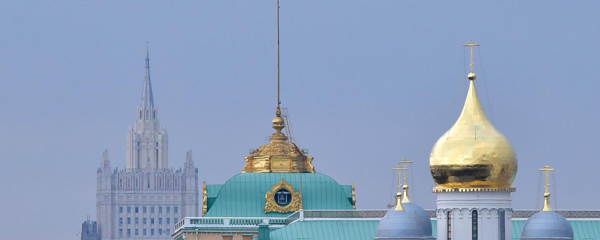 A general view shows the Russian Foreign Ministry headquarters, the Grand Kremlin Palace and the Archangel's Cathedral in Moscow, Russia. - Sputnik International, 1920, 26.01.2026