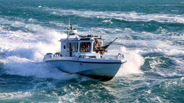 Yemeni coastguard members loyal to the internationally-recognised government ride in a patrol boat cruising in the Red Sea off of the government-held town of Mokha in the western Taiz province, close to the strategic Bab al-Mandab Strait - Sputnik International