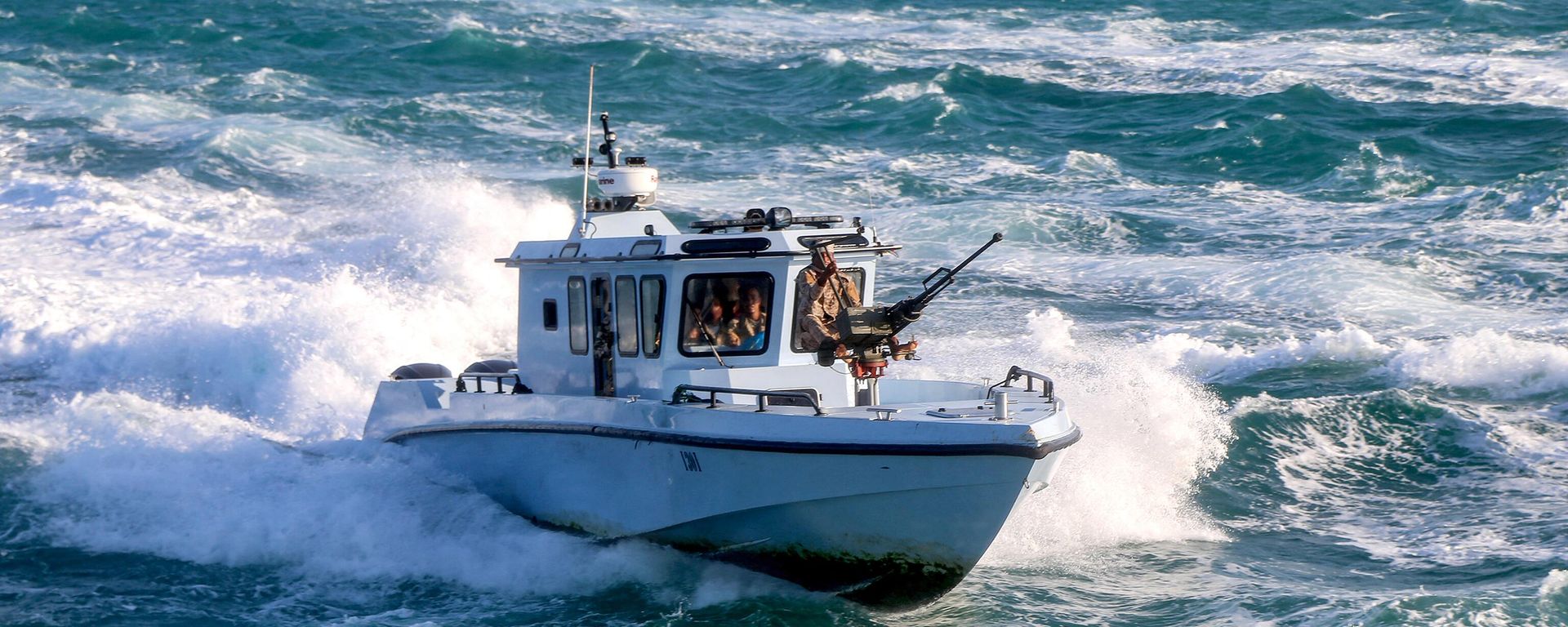 Yemeni coastguard members loyal to the internationally-recognised government ride in a patrol boat cruising in the Red Sea off of the government-held town of Mokha in the western Taiz province, close to the strategic Bab al-Mandab Strait Yemeni coastguard members loyal to the internationally-recognised government ride in a patrol boat cruising in the Red Sea off of the government-held town of Mokha in the western Taiz province, close to the strategic Bab al-Mandab Strait - Sputnik International, 1920, 23.12.2023