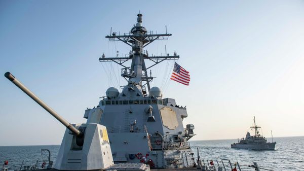 US Navy destroyer USS Forrest Sherman (DDG 98) - Sputnik International