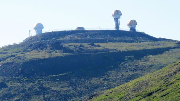Partially refurbished clamshell radar towers that were once part of the national Nike Hercules missile site system established in the U.S. during the Cold War at Arctic Valley - Sputnik International
