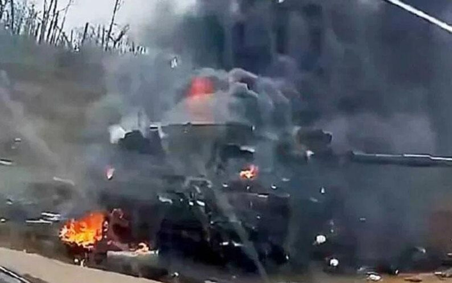 Destroyed British Challenger 2 tank in the area of the Russian special operation. Video frame Destroyed British Challenger 2 tank in the area of the Russian special operation. Video frame - Sputnik International, 1920, 04.03.2024