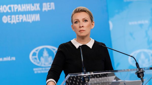 Официальный представитель Министерства иностранных дел России Мария Захарова во время брифинга в Москве - Sputnik International