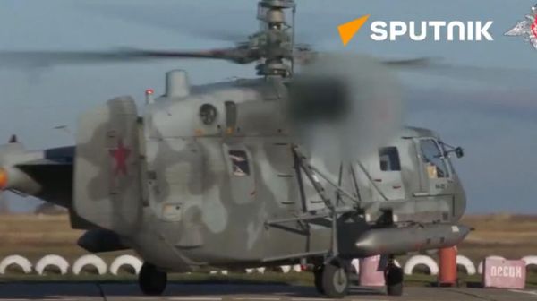 Russian Be-12 amphibious anti-submarine aircraft and Ka-29 transport and combat helicopter crews conduct patrols over the Black Sea  - Sputnik International