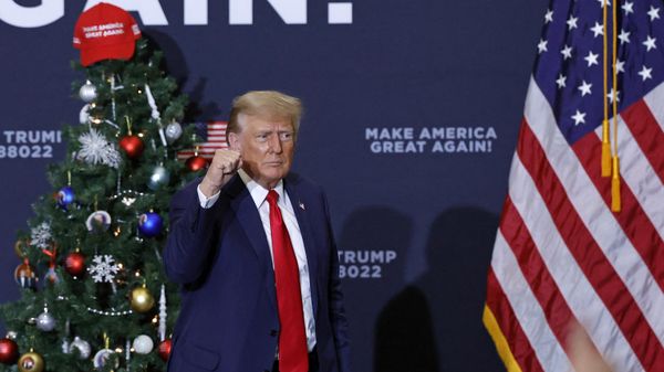 Former US President and 2024 presidential hopeful Donald Trump gestures at the end of a campaign event in Waterloo, Iowa, on December 19, 2023 Former US President and 2024 presidential hopeful Donald Trump gestures at the end of a campaign event in Waterloo, Iowa, on December 19, 2023 - Sputnik International