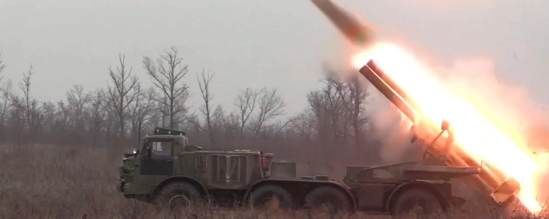 Watch Russian Uragan Rocket Artillery Fire at Ukrainian Troops Watch Russian Uragan Rocket Artillery Fire at Ukrainian Troops - Sputnik International, 1920, 28.12.2023