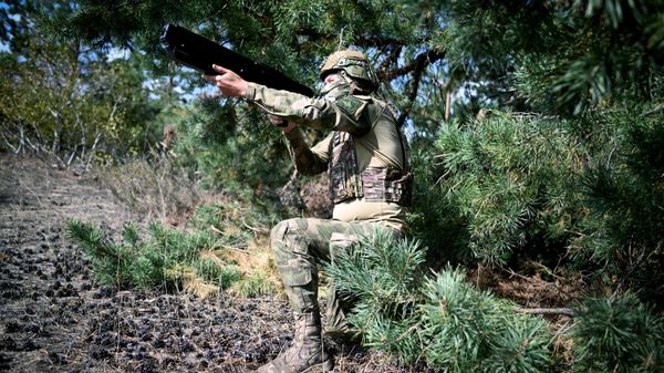 Russian serviceman with anti-drone gun - Sputnik International