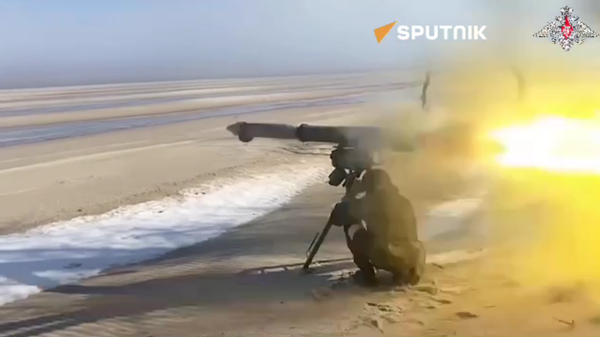 Russian Paratroopers Fire Kornet ATGM at Ukrainian Positions - Sputnik International