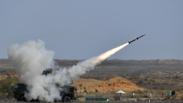 A Pantsir-S air defense missile system shoots during the Kavkaz 2020 military drills at the Ashuluk training range, in Astrakhan region, Russia - Sputnik International