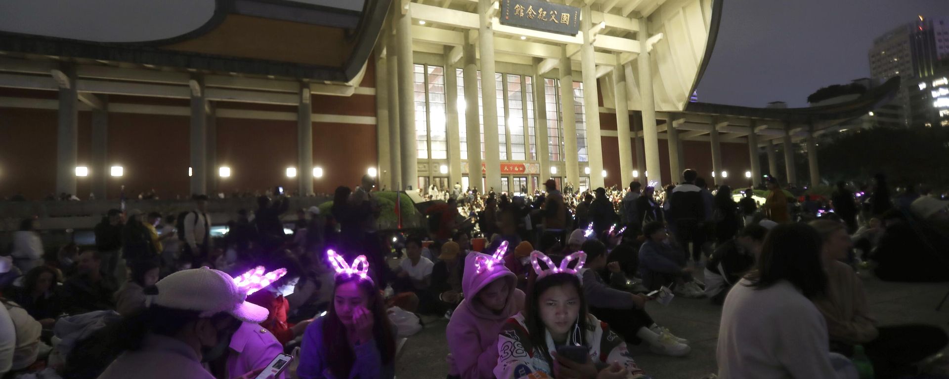 People wear New Year's costumes and wait the turn of the year in Taipei, Taiwan, Sunday, Dec. 31, 2023. People wear New Year's costumes and wait the turn of the year in Taipei, Taiwan, Sunday, Dec. 31, 2023. - Sputnik International, 1920, 31.12.2023