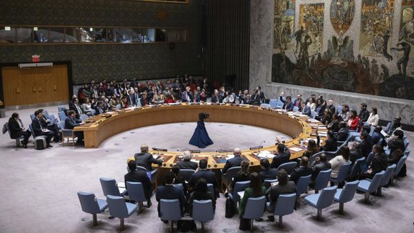 Representatives of member countries take vote during the Security Council meeting at United Nations headquarters, Friday, Dec. 22, 2023. - Sputnik International