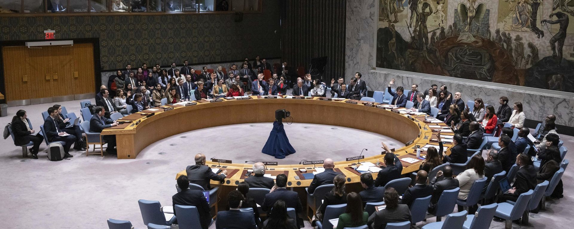 Representatives of member countries take vote during the Security Council meeting at United Nations headquarters, Friday, Dec. 22, 2023. - Sputnik International, 1920, 10.06.2024