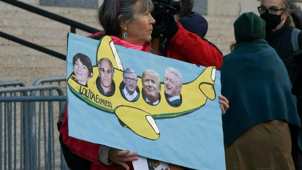 A woman holds a sign outside the Thurgood Marshall United States Courthouse as the trial of Ghislaine Maxwell begins in New York on November 29, 2021 - Sputnik International