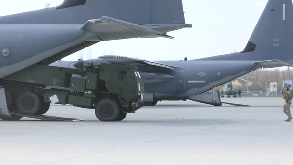 HIMARS MLRS arriving in Ukraine. Screengrab from video. - Sputnik International