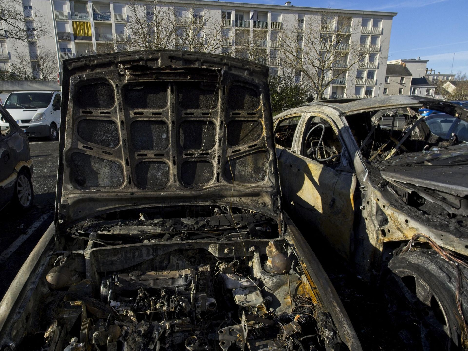 This photograph taken on December 24, 2023 shows several cars set on fire during the night in a parking in Saint-Pierre-des-Corps, western France, after a young man was hit by a police car on December 23, 2023.  - Sputnik International, 1920, 01.01.2024